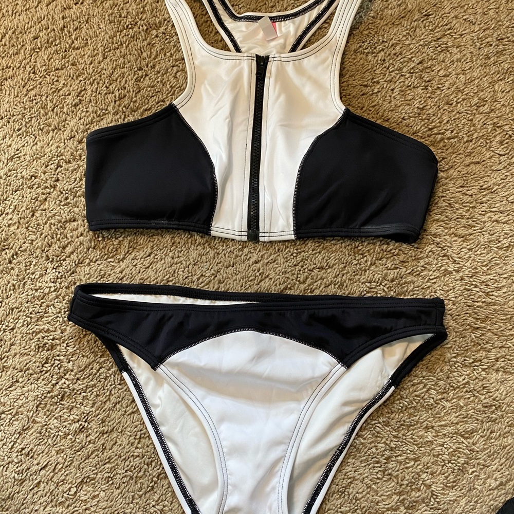 Victoria’s Secret Black/White Bikini
